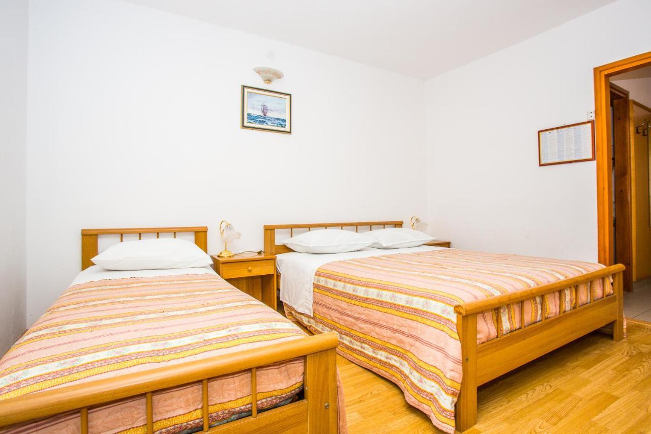 Apartmani Pava Оміш Екстер'єр фото