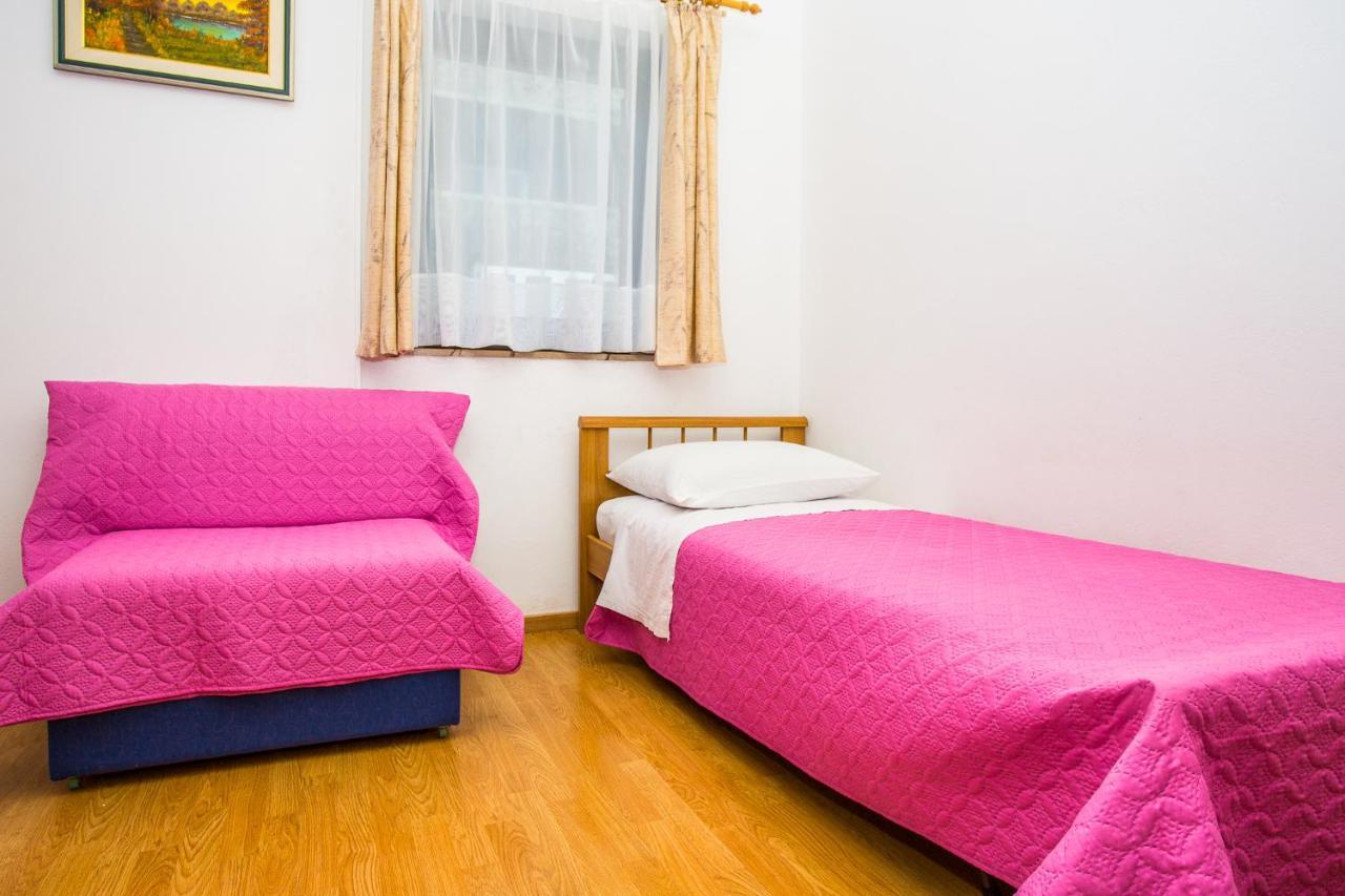 Apartmani Pava Оміш Екстер'єр фото